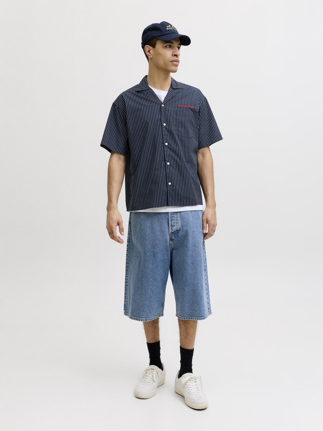 model_shot-front_full